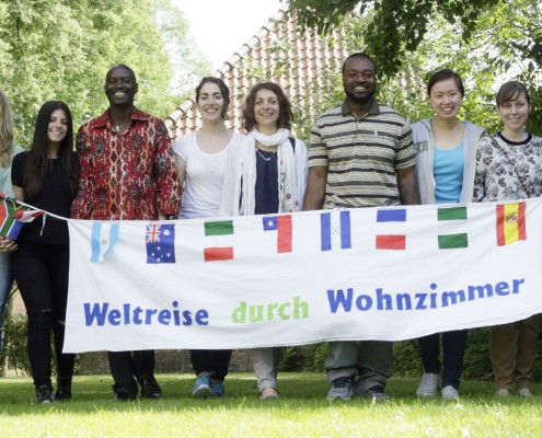 Banner Weltreise durch Wohnzimmer ©Hilla Südhaus